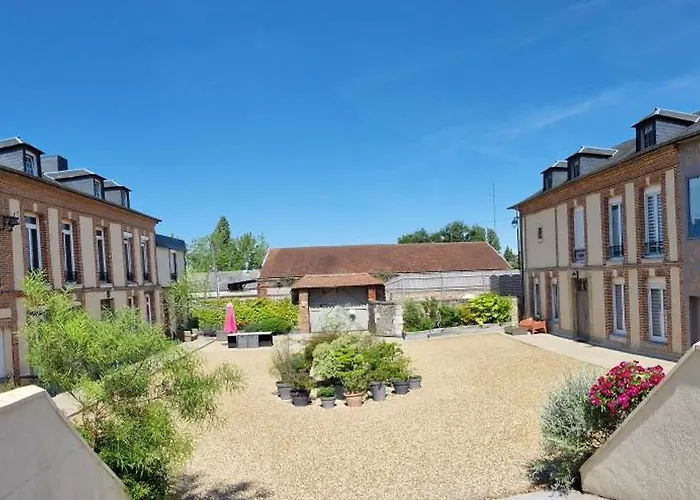 La Cour 翁弗勒尔