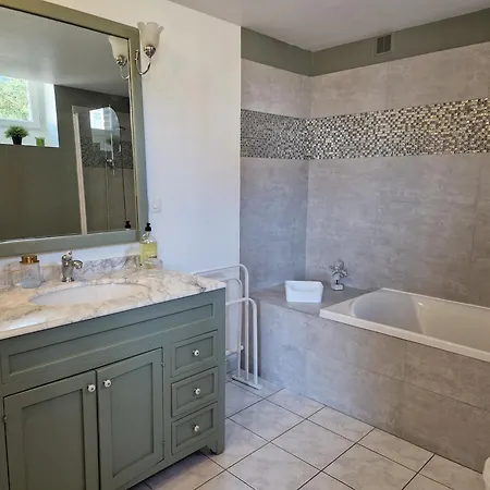 La Cour Ονφλέρ